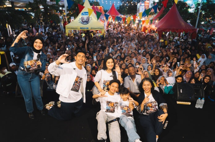 Ratusan pengunjung memadati Mall Ramayana Cirebon Square untuk mengikuti meet and greet bersama sutradara Key Mangunsong serta para pemain