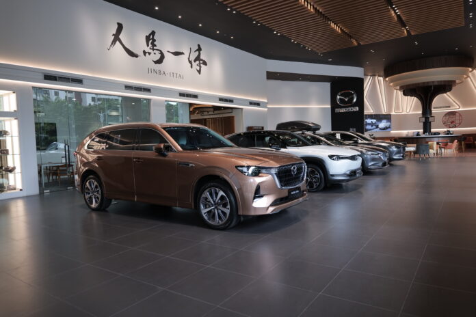 Suasana MAZDA DRIVE ON 2025: The Private Garage di Mazda Indonesia Headquarters.