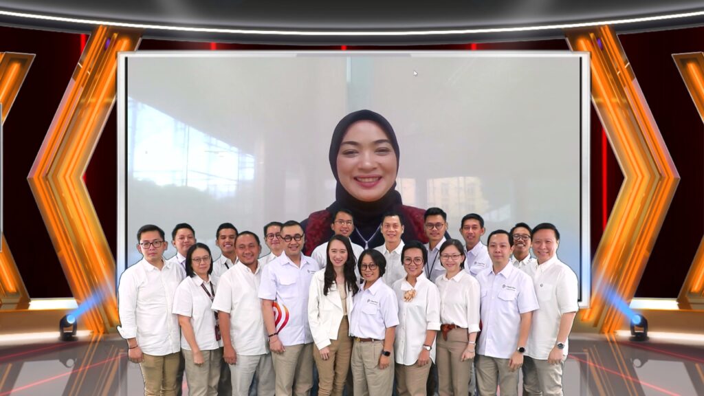 Foto bersama Manajemen FIFGROUP bersama seluruh narasumber talkshow dalam acara peluncuran Sahabat FINATRA 2025 yang berlangsung secara hybrid di Menara FIF, Tb. Simatupang, Jakarta Selatan, dan melalui platform Zoom pada Senin, 24 November 2025.