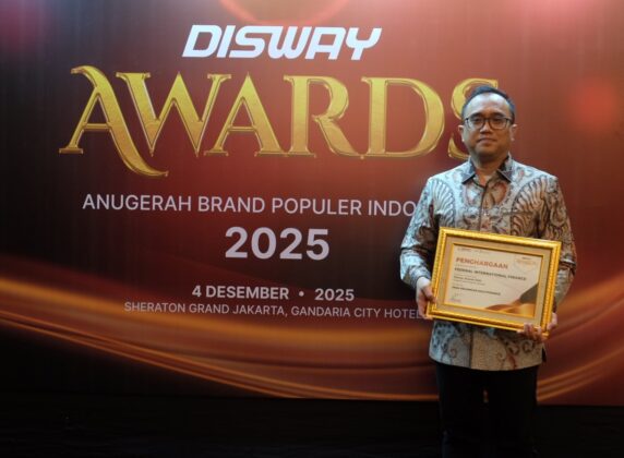 FIFGROUP, meraih penghargaan Disway Awards 2025 - Anugerah Brand Populer Indonesia dalam Kategori Jasa Keuangan Multifinance yang digelar pada Kamis, 4 Desember 2025 berlokasi di Sheraton Hotel Gandaria City, Jakarta.