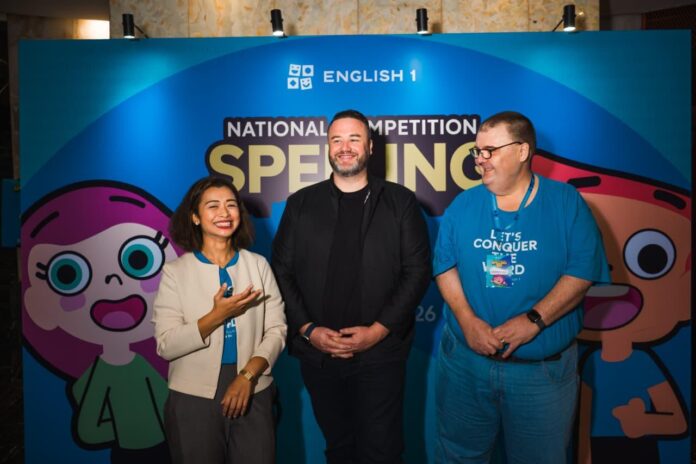 Dari kiri ke kanan: Rhea Danaparamita (Marketing Director English 1), Matthew Kenley (President Director English 1) dan Chris Patton (Academic Operations Manager English 1)