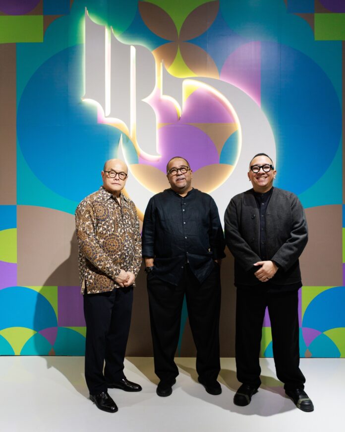 (kiri) Bpk. David Hilman, Chief Leasing Officer of Agung Sedayu Realestat Indonesia, (tengah) Yoga Prathama, Inisiator Illustrated Ramadhan Jakarta 2026, (kanan) Bpk Rano Karno, Wakil Gubernur DKI Jakarta