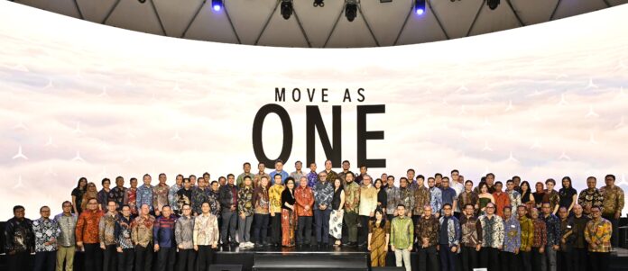 Mengangkat tema Move as One - DCVI kembali menyelenggarakan Mercedes-Benz Dealer of the Year 2025 bersama seluruh jaringan mitra diler dan jajaran direksi DCVI