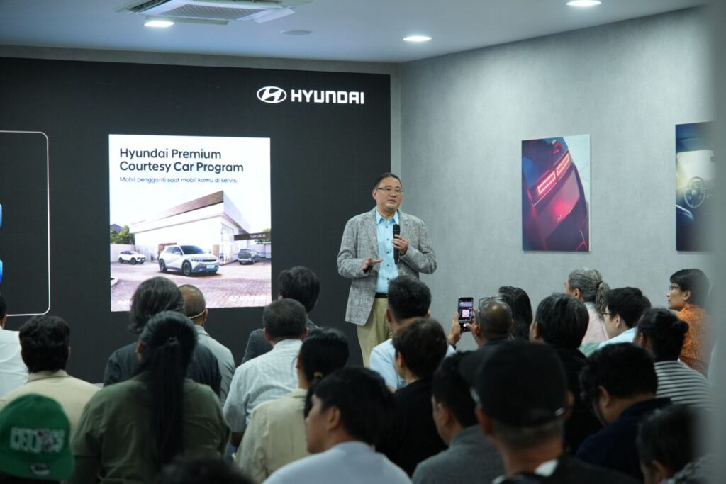 Fransiscus Soerjopranoto selaku Chief Operating Officer dari Hyundai Motors Indonesia pada saat memaparkan Hyundai Premium Courtesy Program